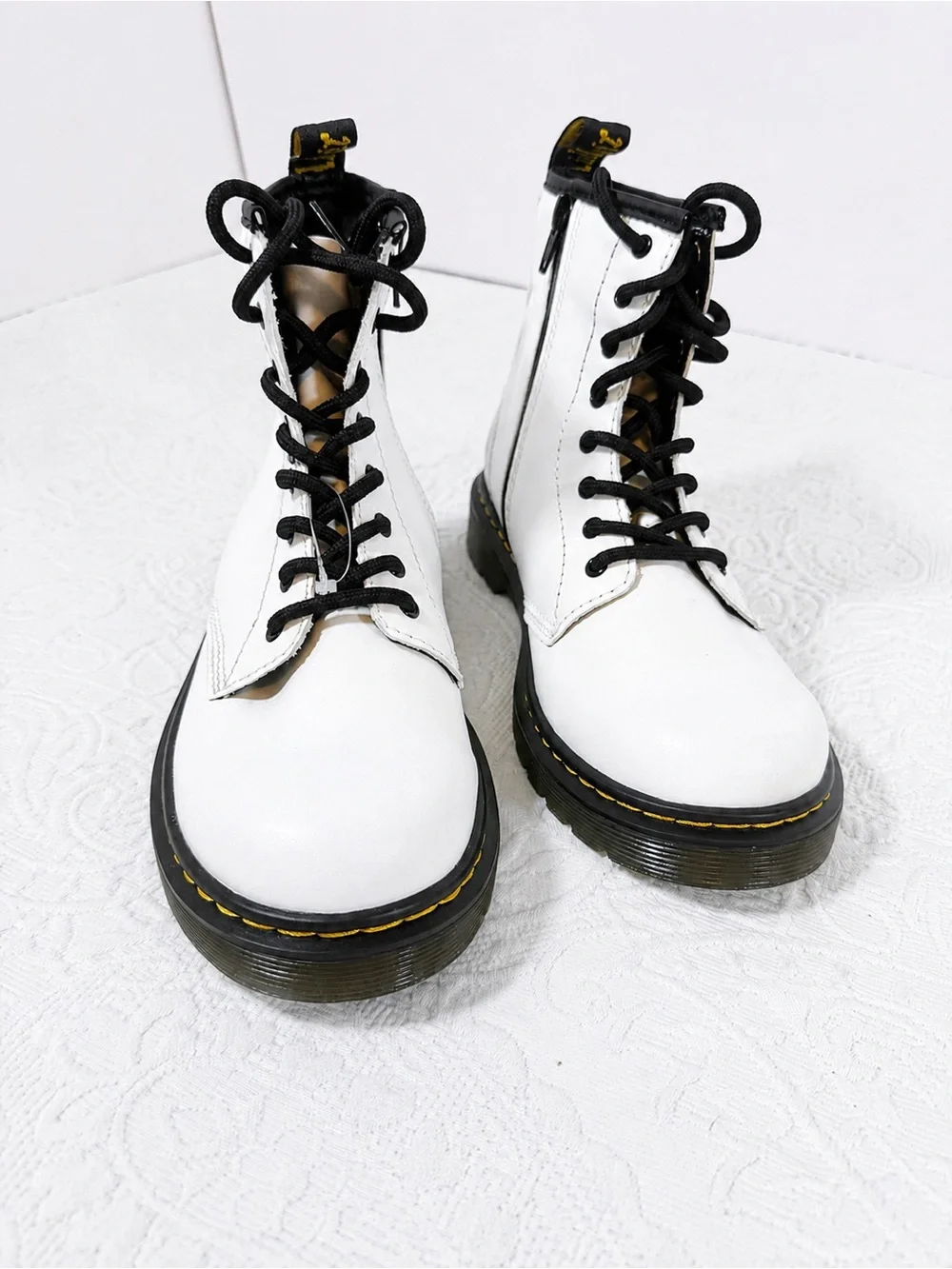 Dr. Martens White Leather 8-Eye Lace-Up Combat Boots with Black Laces NWOB sz 4Y